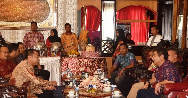 Drs. Samsir., MM, Menerima Kunjungan Direktur Rumah Swadaya