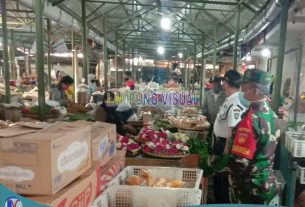 Pasar Harjodaksino Jadi Sasaran Edukasi Penerapan PPKM