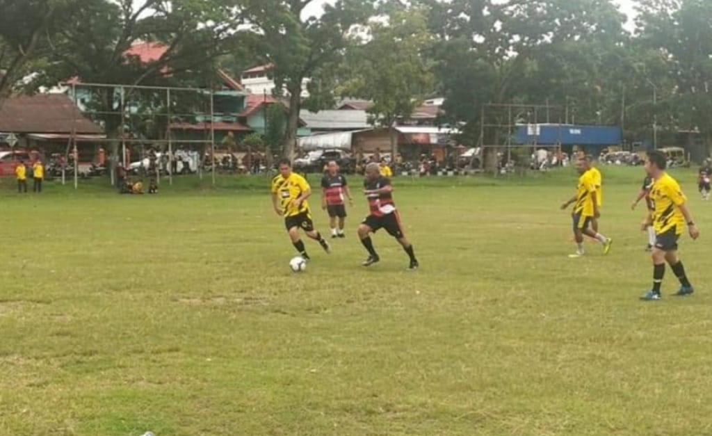 Lewat Sepakbola, Gubernur Papua Barat Jalin Silaturahmi Dengan Jajaran Polda