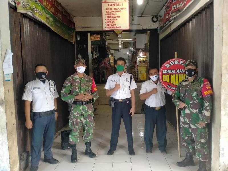Tegakkan Disiplin Protkes, Serka M Nasirin Laksanakan Penerapan AKB di Pasar Tradisional Nusukan