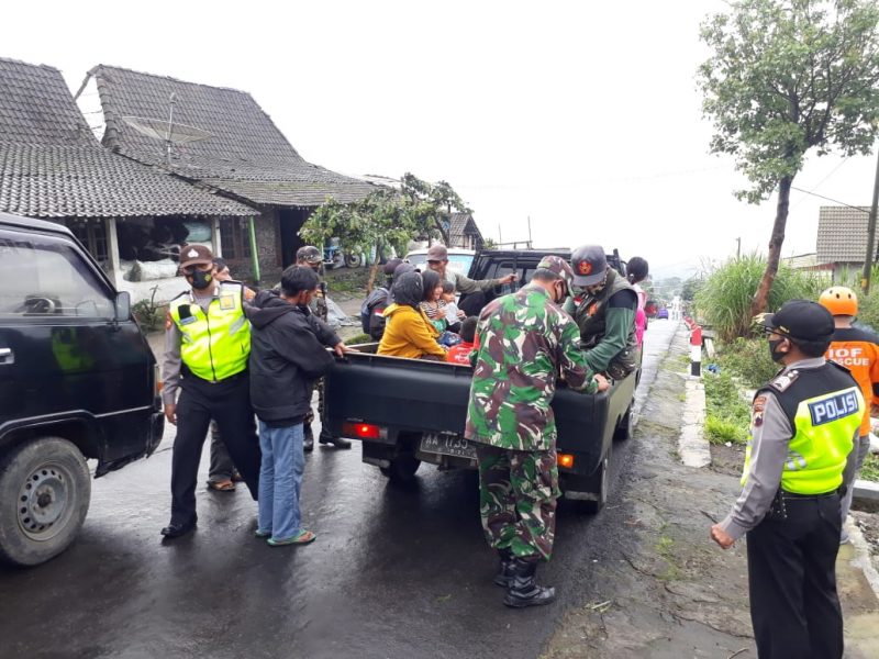 Kembali, Warga Lereng Merapi Dievakuasi