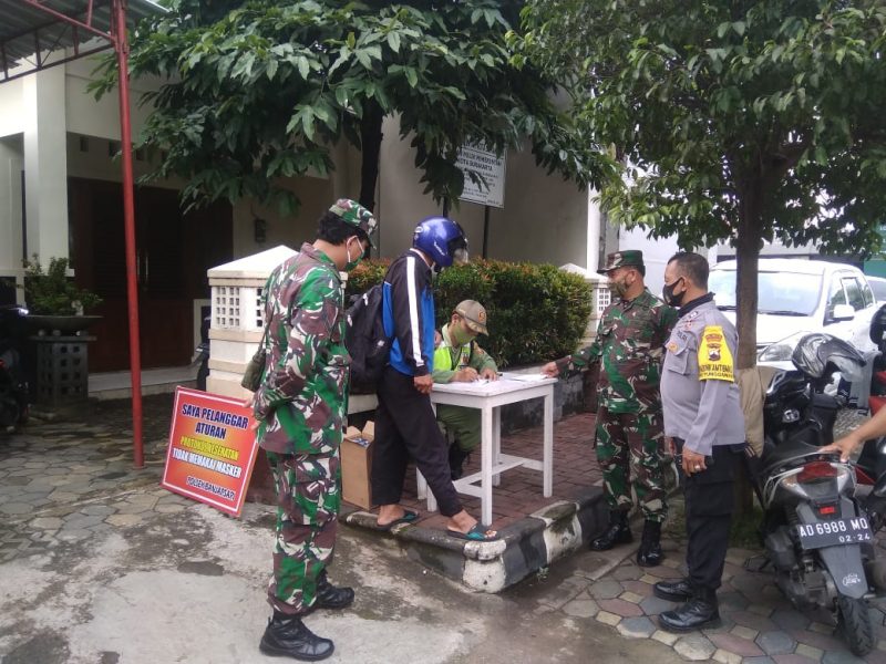 Sinergitas TNI-POLRI Tertibkan Protkes Dengan Operasi Yustisi Masker Cegah Penyebaran Covid-19