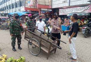 Babinsa Koramil 410-01/Panjang Menegakkan disiplin Protokol Kesehatan