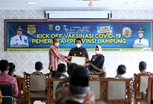 Saksikan Vaksinasi Covid-19 di Provinsi Lampung, Gubernur Arinal Dorong Masyarakat Tidak Ragu Ikuti Vaksinasi