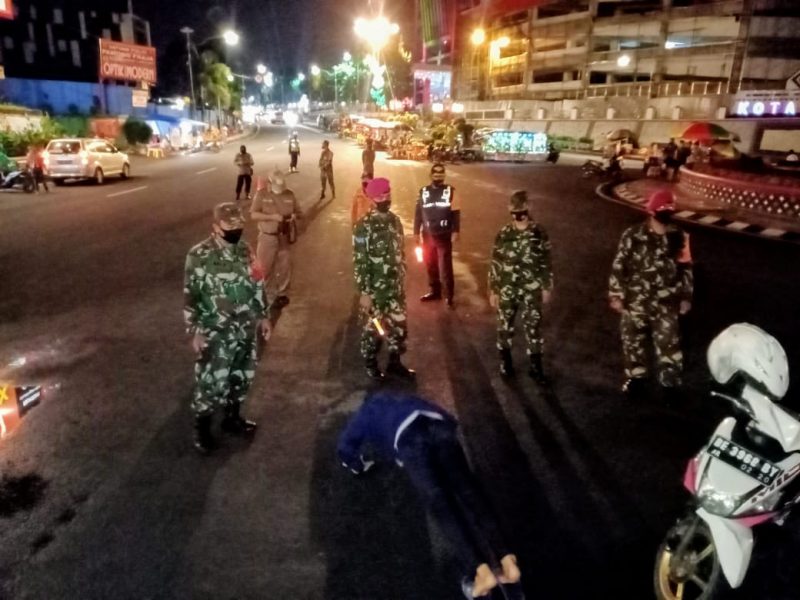 Satuan Tugas Penanganan Covid-19 melakukan Patroli malam