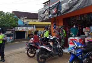 TNI-Polri, Nakes Dan Relawan Kecamatan Jatisrono, Tertibkan Pedagang Serta Pengunjung Pasar Ngrompak Patuhi Protokol Kesehatan