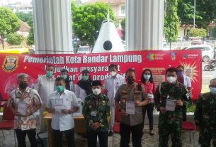 Mayor Inf Andri Kusuma mengikuti kegiatan vaksinasi sinovac tahap pertama