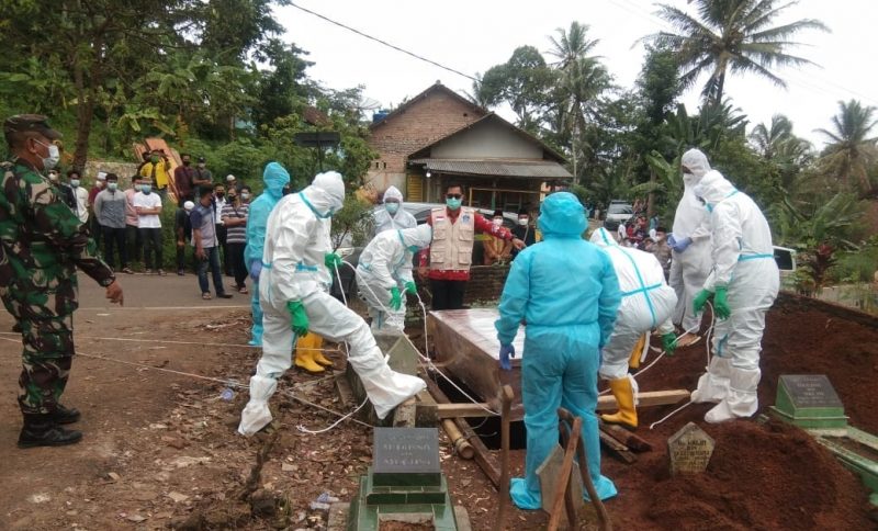 Kapten Inf Dja'far menghadiri kegiatan pemakaman di TPU Pinang jaya Kemiling