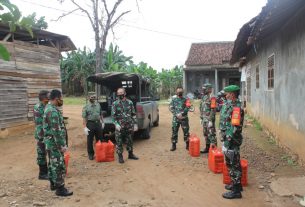 Babinsa Koramil 410-04/TKT Melakukan kegiatan Bakti sosial