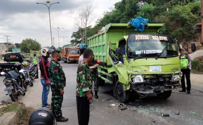 Koptu Ferdy Membantu Musibah Kecelakaan Lalu lintas
