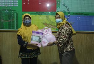 Istri TNI Kodim Wonogiri Yang Menderita Kanker Mendapat Bingkisan Dari YKPI