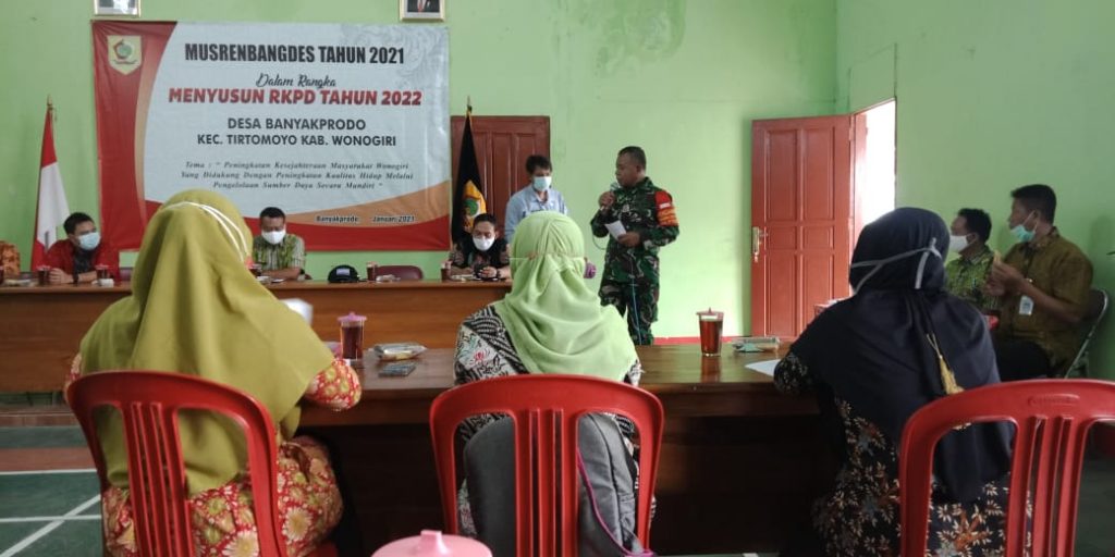 Danramil 07/Tirtomoyo Ajak Masyarakat Agar Menerapkan Protkes, Serta Ikuti Anjuran Pemerintah Untuk Vaksinasi Covid-19