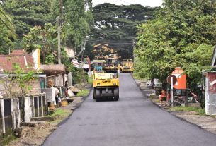 PTBA Aspal 4,75KM Jalan di Tanjung Enim.