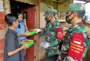 Kodim 0410/KBL melaksanakan kegiatan Jum'at berbagi