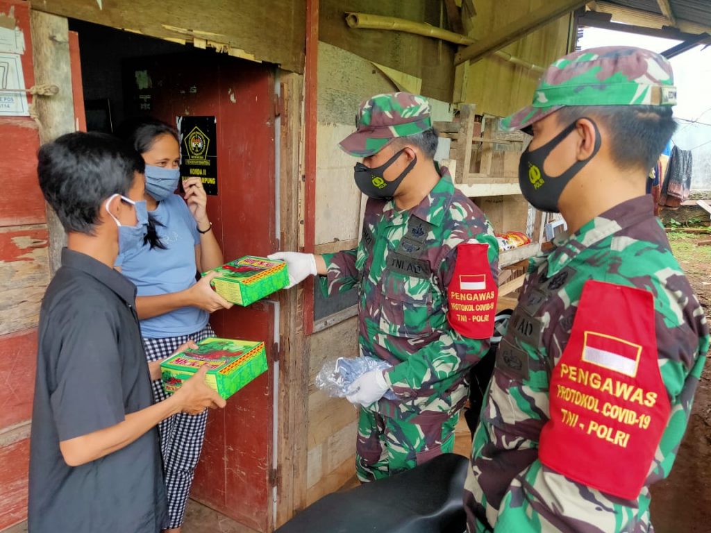 Kodim 0410/KBL melaksanakan kegiatan Jum'at berbagi