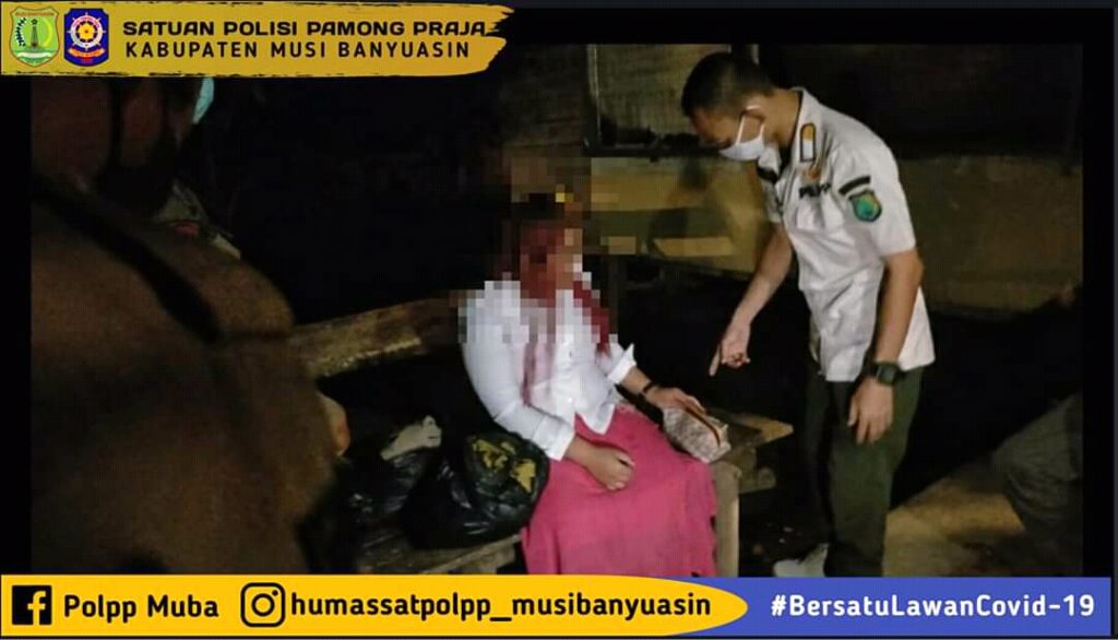 Satpol PP Muba Identifikasi Seorang Tunawisma Asal Banyuasin