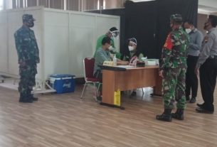 Koramil Dan Polsek Nguntoronadi Terus Dampingi Nakes Laksanakan Vaksinasi Covid-19