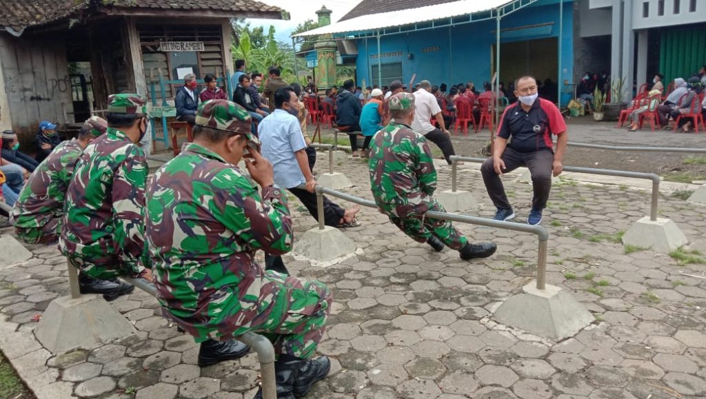 Wujud Kepedulian Kepada Warga Yang Tertimpa Musibah, Anggota Koramil 18/Girimarto Melayat Ke Rumah Duka