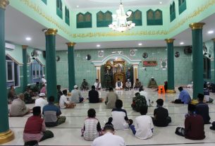 Komandan Kodim 0410/KBL Menghadiri kegiatan manunggal Subuh