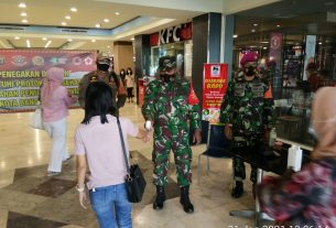 Satgas terpadu melaksanakan penegakan disiplin Prokes di Mall Kartini
