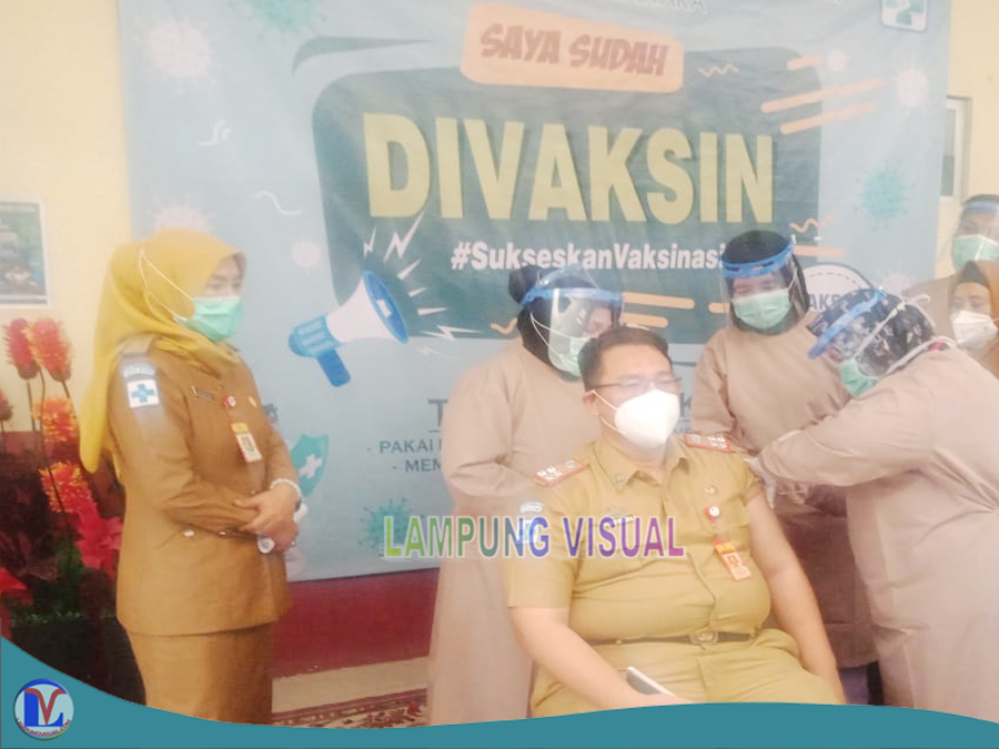 Bupati Hadiri Vaksinasi Covid-19 Perdana di Lampura 