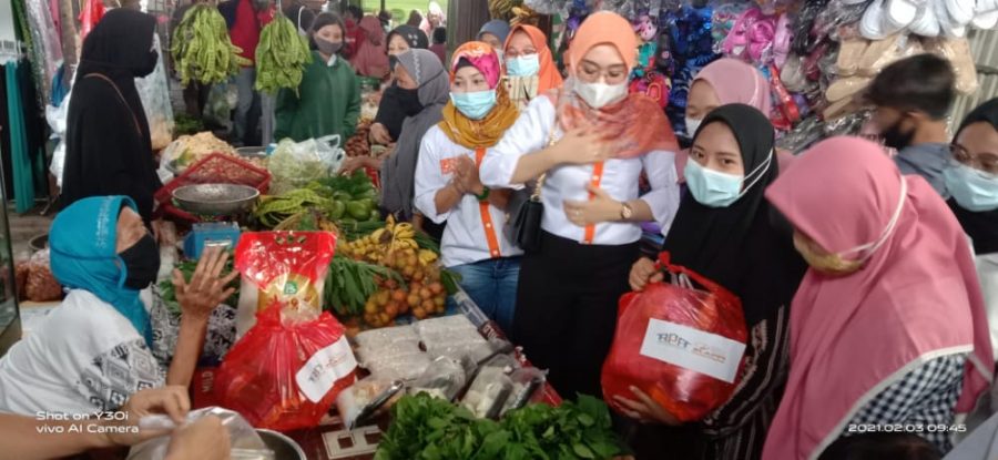 Jalin Sinergitas, RPA dan IKAPPI Gerak Berikan Bantuan kepada Pedagang Perempuan