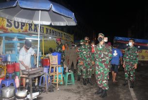 Kolonel Inf Romas Herlandes memimpin pelaksanaan kegiatan patroli malam