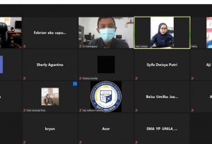 Dosen IIB Darmajaya Ajarkan Communication Skills kepada Pelajar SMA YP Unila