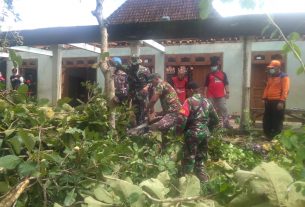 Setelah Dilanda Bencana, Ini Yang Dilakukan TNI Bersama Relawan