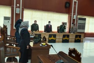 Kolonel Inf Romas Herlandes menghadiri kegiatan sidang paripurna DPRD