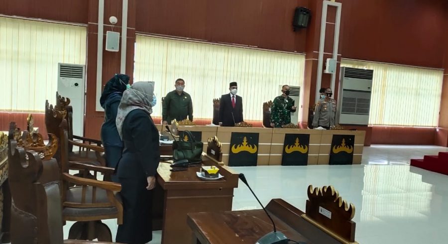 Kolonel Inf Romas Herlandes menghadiri kegiatan sidang paripurna DPRD