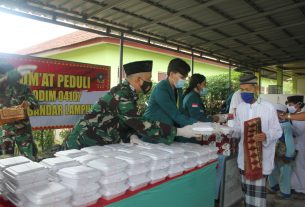 Kodim 0410/KBL menggelar kegiatan Jum’at peduli di Masjid Jami' Alkautsar