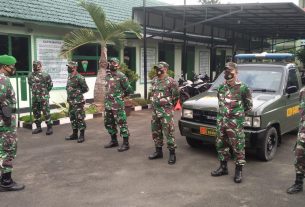 Sejumlah personel Kodim 0410/KBL terus melakukan kegiatan patroli