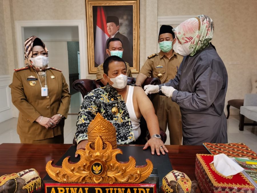 Gubernur Lampung Arinal Djunaidi Menerima Vaksin Covid19 Dosis Pertama Untuk Lansia