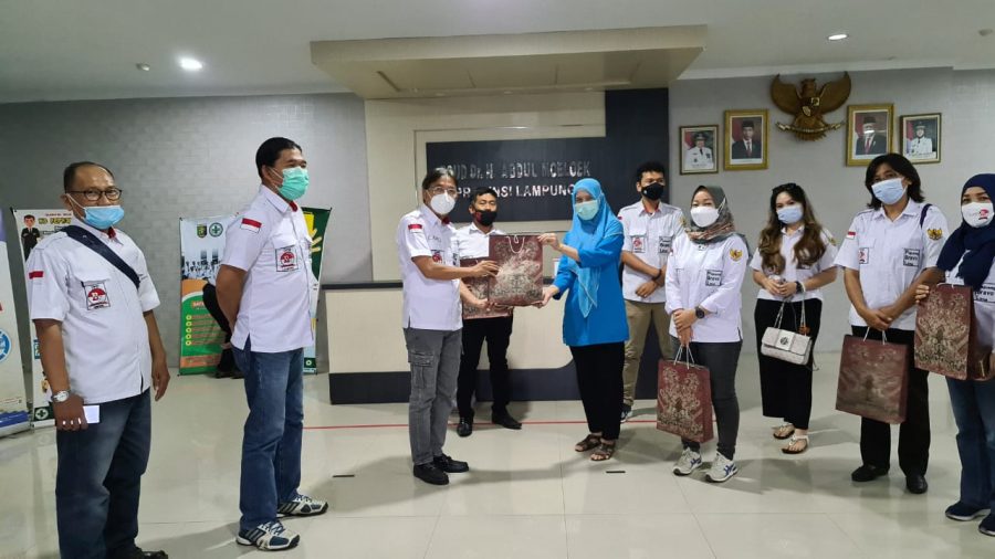 Misi Kemanusiaan Pejuang Bravo Lima Lampung, Donasi Rapid Test ke RSBNH dan RSUDAM