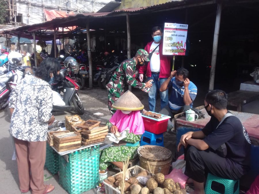 Danramil 03 Serengan dan Anggota Pelopori Cuci Tangan Cegah Penyebaran Covid-19.