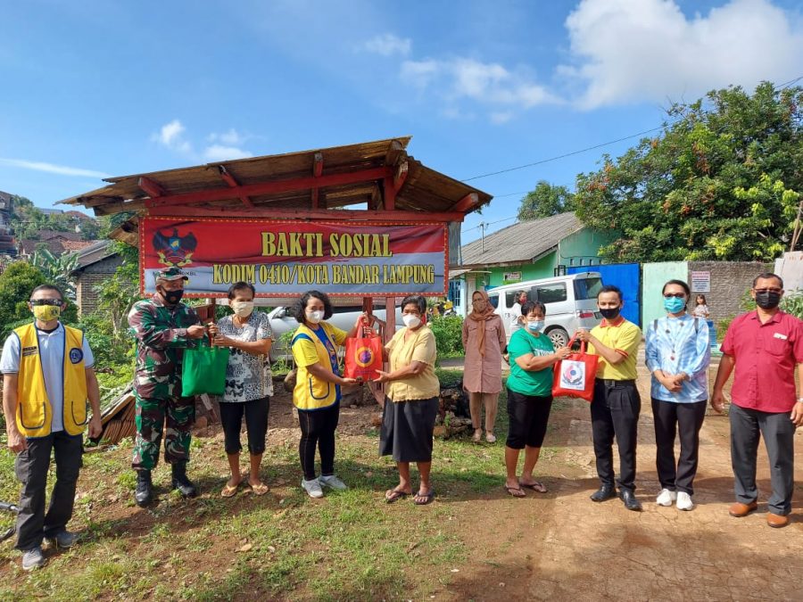 Kodim 0410/KBL bersama dengan Lions Club Bandar Lampung melaksanakan kegiatan Bhakti Sosial