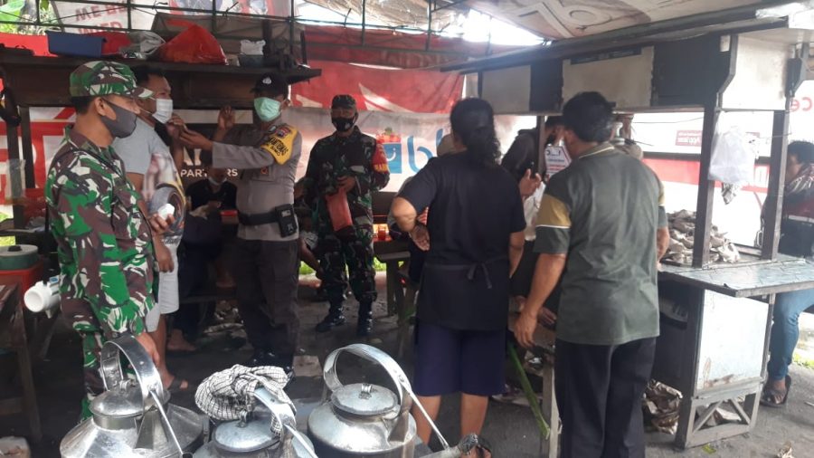 Patroli Bersama Sekaligus Bagi Masker Gratis