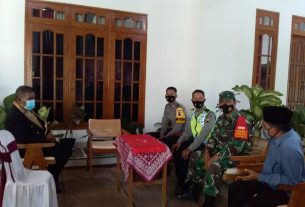 TNI-Polri Dan Petugas Kesehatan Kecamatan Jatisrono, Sambangi Warga Berikan Himbauan Tata Cara Pelaksanaan Gelar Hajatan Di Tengah Pandemi