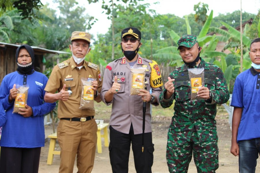 Kapolres Tulang Bawang Barat beserta jajaran forkopimda Launching Kampung Tangguh Nusantara 