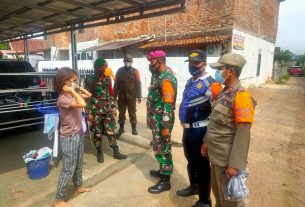 Sertu Tarmidi menyambangi perkampungan Warga