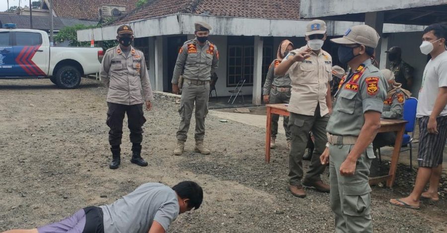 AKP Ketut Gister Pimpin Operasi Yustisi Satgas Covid Tanggamus dan Tindak 53 Pelanggar