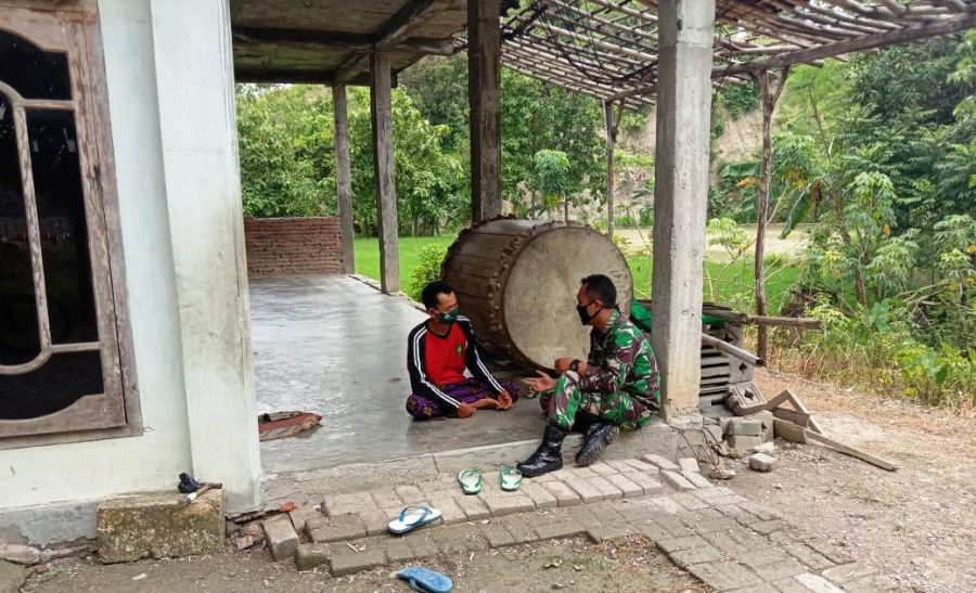 Antusias, Petani Sasaran TMMD 110 Tambakrejo Bojonegoro Dibantu TNI