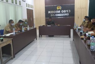 Penerima Rehab Rumah Program Aladin TMMD 110 Tambakrejo Di Cek Anggota TNI Bojonegoro