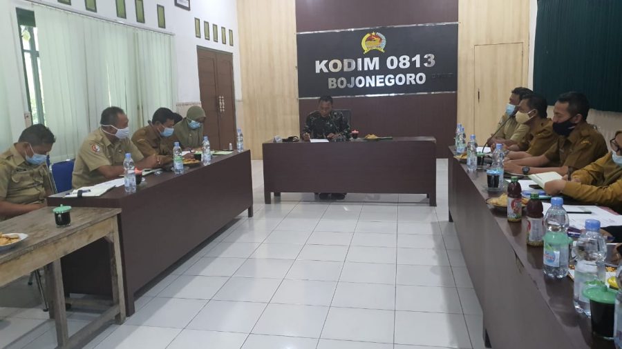 Penerima Rehab Rumah Program Aladin TMMD 110 Tambakrejo Di Cek Anggota TNI Bojonegoro
