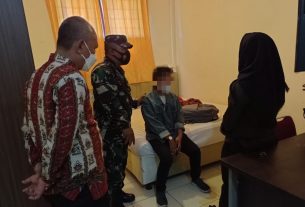 Pelda Usep bersama Bhabinkamtibmas dan sejumlah tokoh masyarakat melakukan razia kamar kost