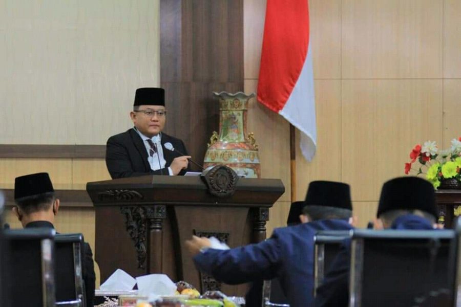 Bupati Dodi Reza Sampaikan LKPJ Tahun 2020 ke DPRD