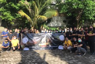 (Bersih bersih area hotel menyambut anniversary hotel ke 6 tahun)