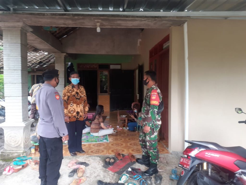 Awasi Prokes TNI Polri Pantau Hajatan Di Kedung Gudel