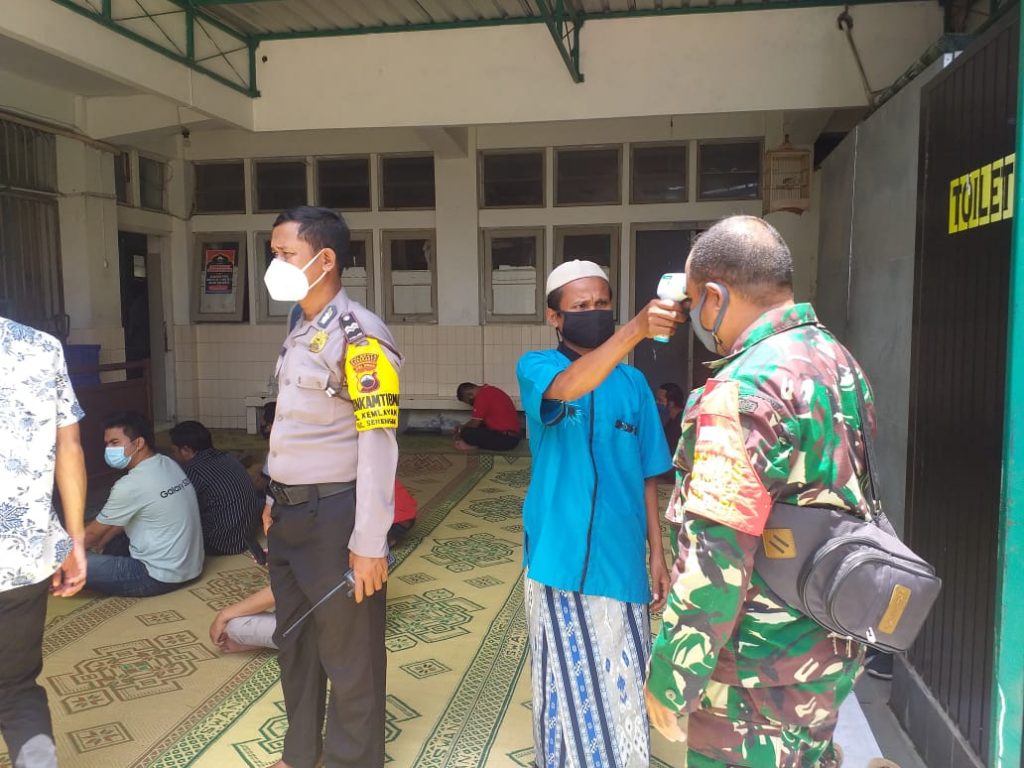 Ada Apa Babinsa dan Bhabinkamtibmas Kemlayan Datangi Masjid Anni'mah, inilah Jawabannya